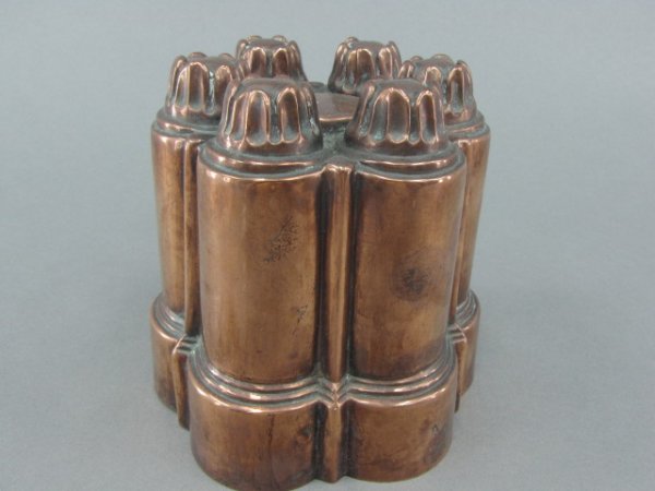 AN ANTIQUE BIRMINGHAM COPPER SIX TURRET FOOD MOLD: Stamped Birmingham cross and orb, plus star marks to sides, measures 5.25 x 5.25 inches.