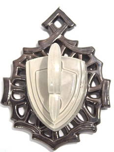 MCCOY POTTERY ANTIQUE IRON WALL POCKET: NO BUYER'S PREMIUM ON THIS LIVE AUCTION LOT! 8.5 x 6 inches in excellent condition.