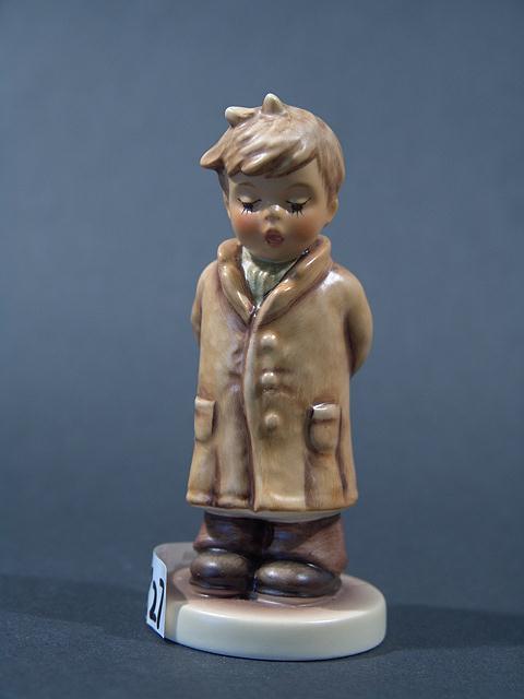 HUMMEL CLUB FIGURINE TITLED "TOO SHY TO SING" 4",