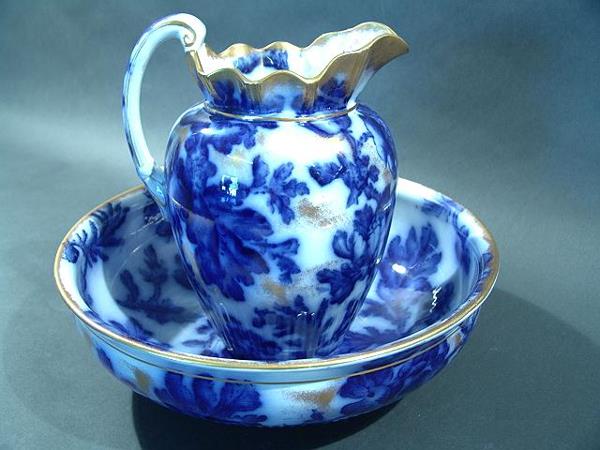 MAGNIFICENT CRETONNE PATTERN FLOW BLUE BOWL & PITC: MAGNIFICENT CRETONNE PATTERN FLOW BLUE BOWL & PITCHER SET Good Antique original with only light trim wear to the handle, otherwise very good no chips, cracks or repairs. Some light crazing upon close