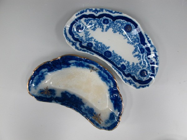 NINE FLOW BLUE BONE PLATES, WOODBINE & LA FRANCAISE: Includes six Woodbine plates by New Warf Pottery, and three 'La Francaise' plates, all approximately 6.5 x 3.5 inches.