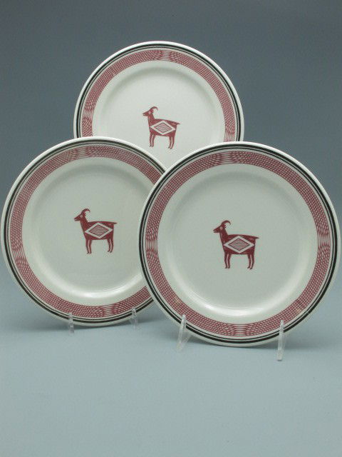 THREE AT&SF MIMBRENO PATTERN 7.75 INCH PLATES: Lot of three Santa Fe Mimbreno pattern plates with stylized animal design. Measure 7.75 inches in diameter each. With green 'Syracuse China' back stamp, and black 'Ancient Mimbreno Indian Designs made