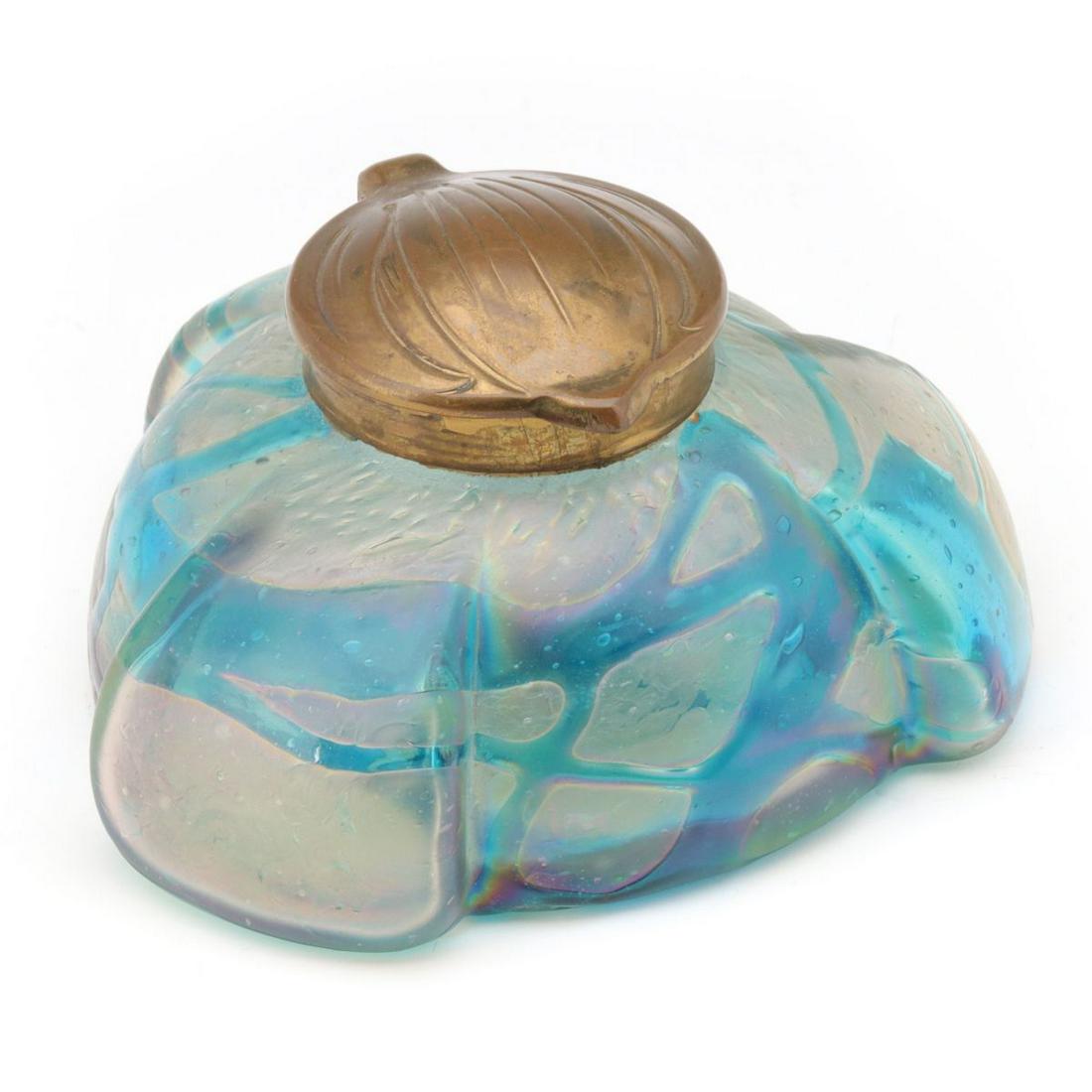 AN EARLY 20C ART GLASS INKWELL ATTRIBUTED TO KRALIK (1 of 11)