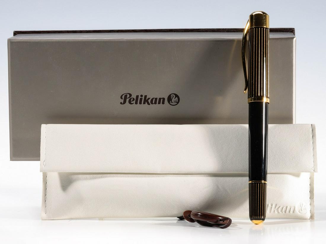 A PELIKAN MODEL 3100 GOLD DUCTUS ROLLER BALL PEN IN BOX (1 of 11)