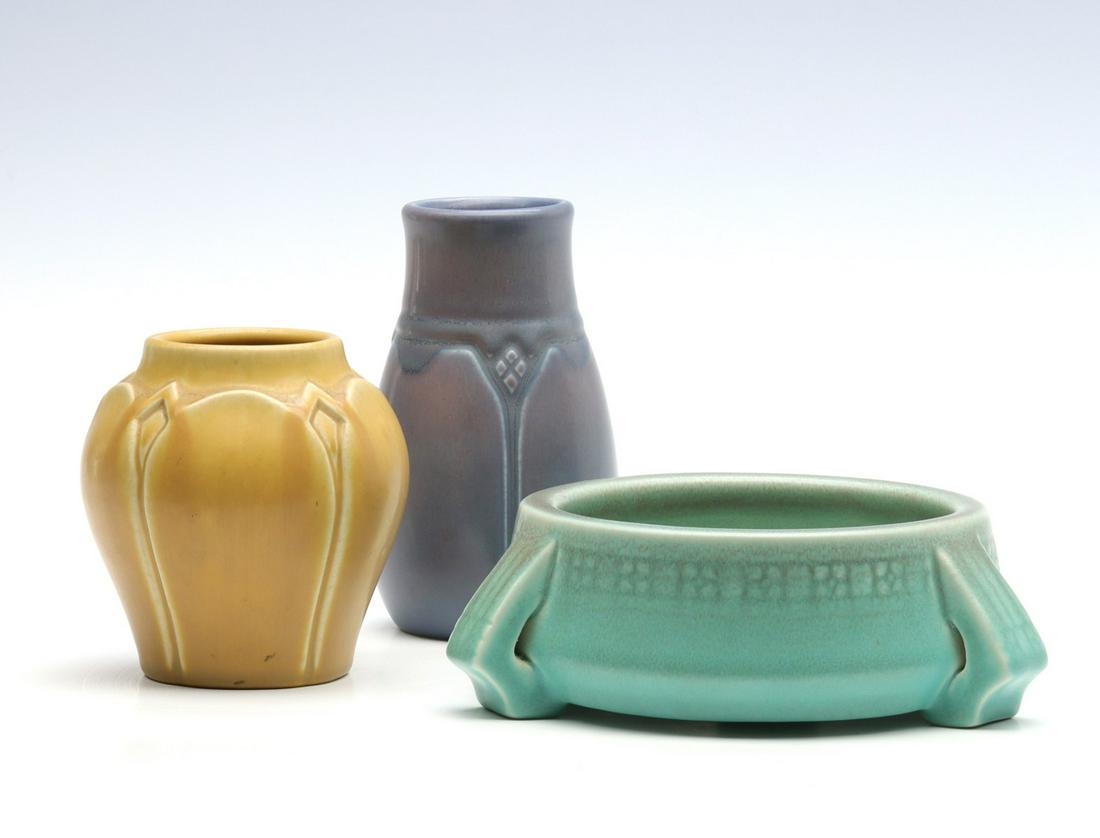 A GROUP LOT OF ROOKWOOD ART POTTERY (1 of 16)