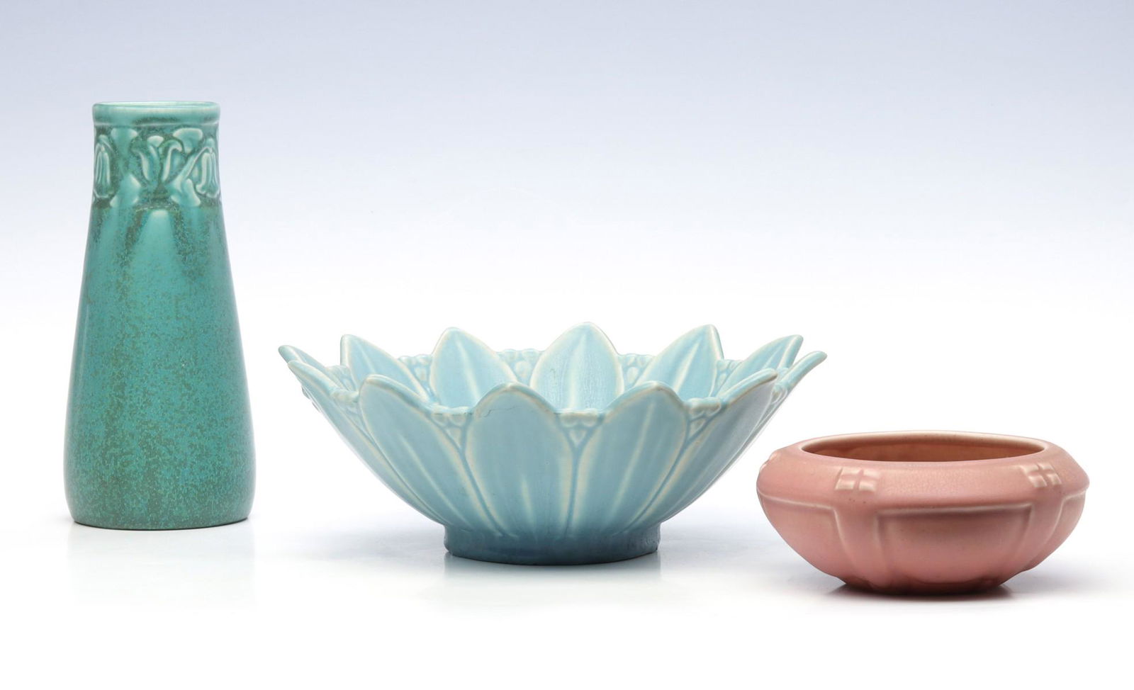 A GROUP LOT OF ROOKWOOD ART POTTERY (1 of 14)