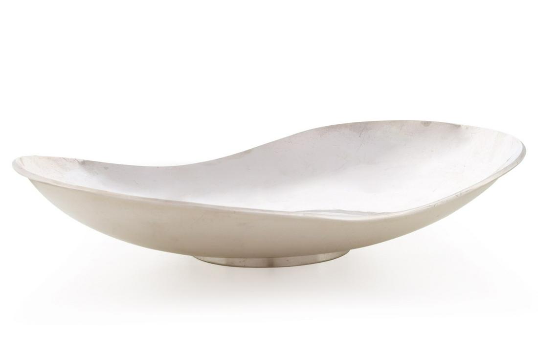 A MID 20TH C. MEXICAN SILVER BOAT FORM FOOTED TRAY (1 of 10)