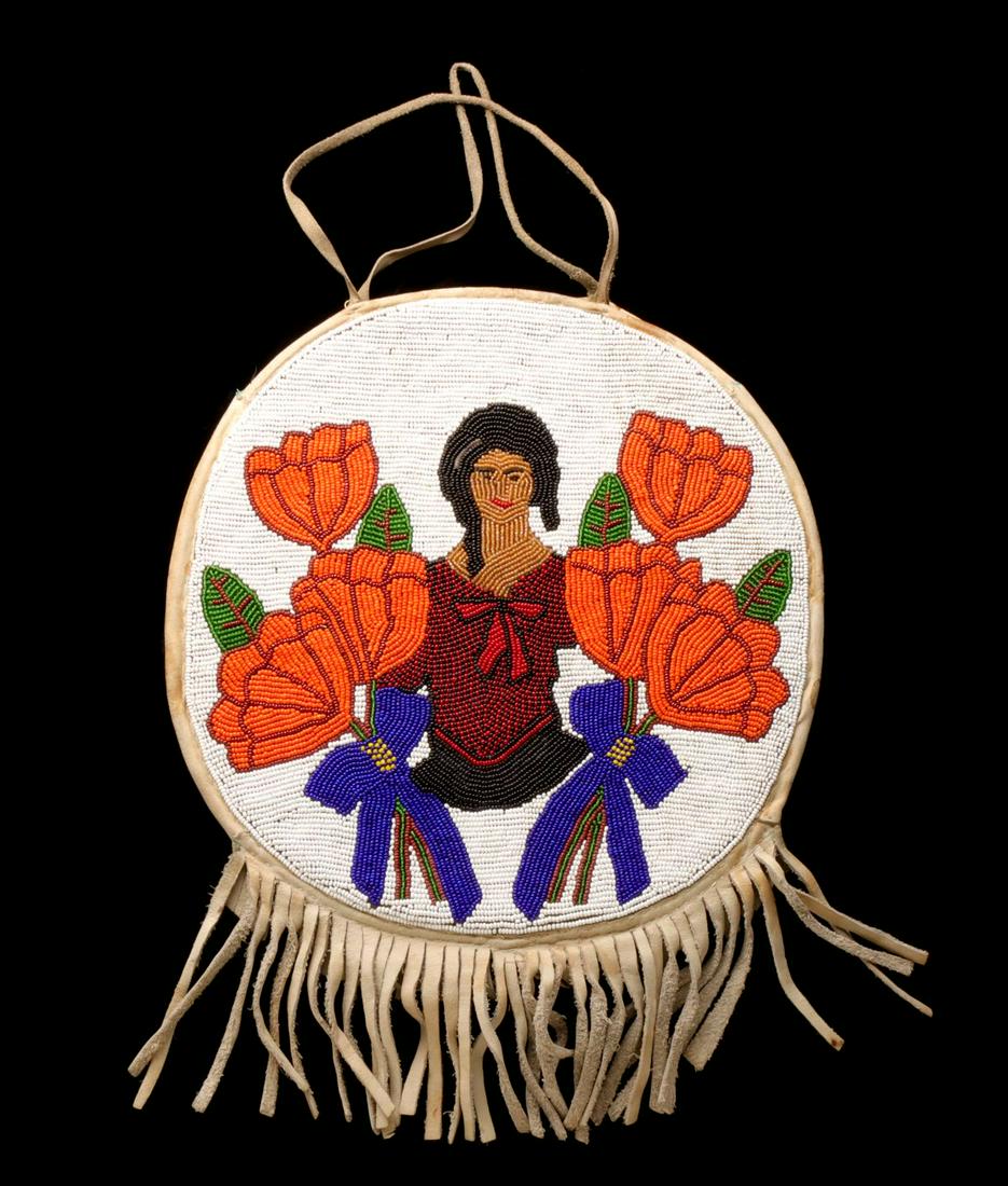 A NORTH AMERICAN INDIAN PLATEAU TRIBE BEADED BAG (1 of 5)