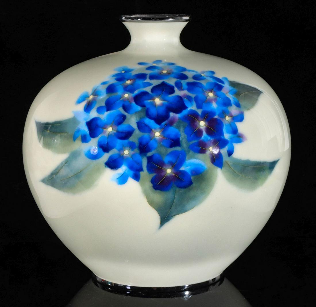 A FINE AND LARGE CLOISONNE VASE ATTRIBUTED ANDO JUBEI (1 of 10)
