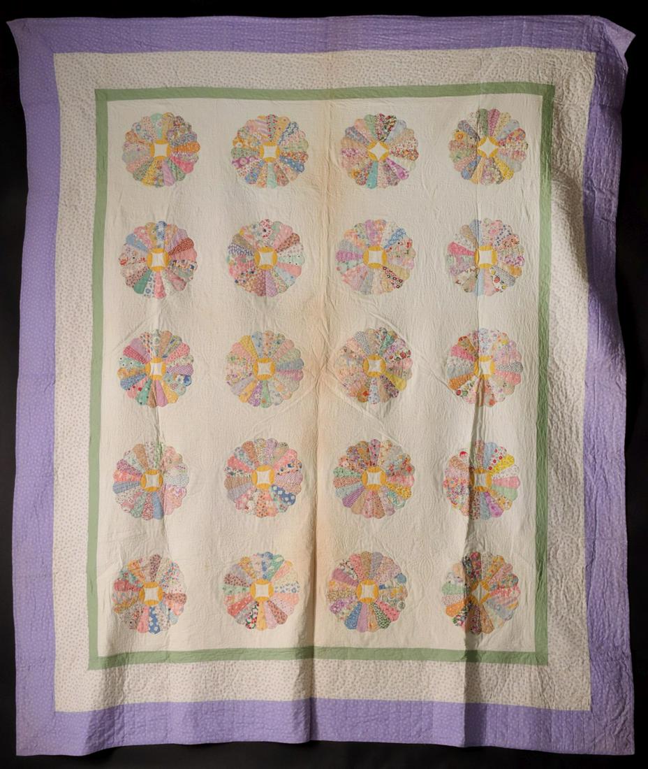 A DRESDEN PLATE QUILT IN FEEDSACK FABRICS (1 of 17)