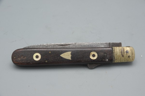 CROISDALE SHEFFIELD FOLDING KNIFE: Long spear blade, ricasso marked 'Croisdale, Leeds,' measures 3-7/8 inches, 8-3/4 inches oveall. Wood grip with shield escutcheon and mother-of-pearl roundels. Grips and one MOP element show chipping,