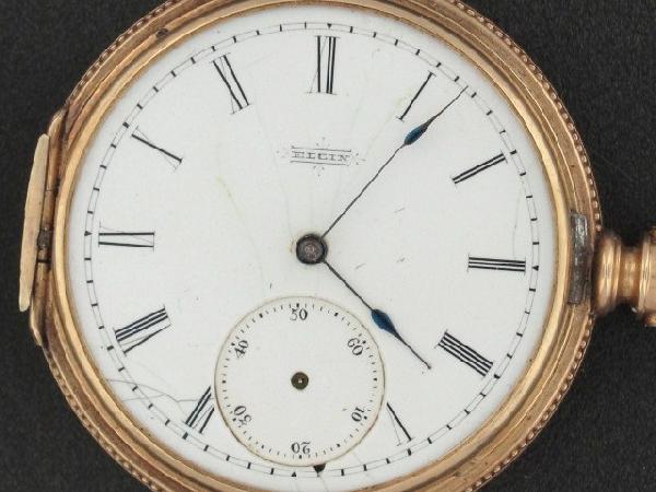 ELGIN LADIES WATCH IN SOLID GOLD CASE: Weight of 55.3 grams. A Dueber solid gold hunting case with raised anchor mark, AS IS CONDITION, the front cover is detached, size 4, apparently 7J, #2717845, missing crystal and second hand, missing