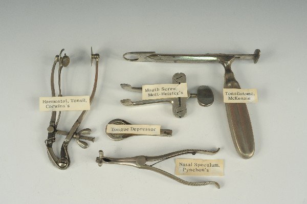 FIVE 19TH CENTURY ANTIQUE MEDICAL INSTRUMENTS