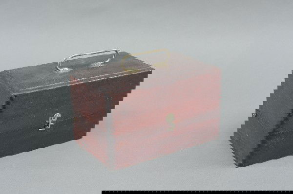 A MAJESTIC VOLTAMP FARADIC BATTERY NO. 6: Antique medical battery, mfg by Charles Lentz & Sons, Philadelphia. Hinged lid with instructions affixed inside lid. Includes a pamphlet titled 'Electro-Medical Health Guide.' Large cylinder shows som