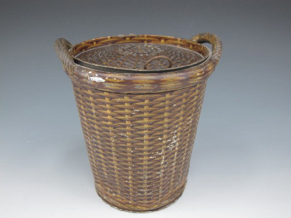 HUNTLEY & PALMERS BISCUIT TIN, HAMPER 1904: Huntley & Palmers Biscuit Manufactures Reading & London, 6" x 5 1/2" wicker or basket looking Hamper 1904, lid opens.