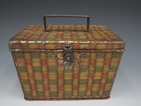 HUNTLEY & PALMERS BISCUIT TIN, BASKET WITH LID : Huntley & Palmers Biscuit Manufactures Reading & London, 5 1/2" x 7 1/4" x 5 3/4" basket with fold down handle 1897.