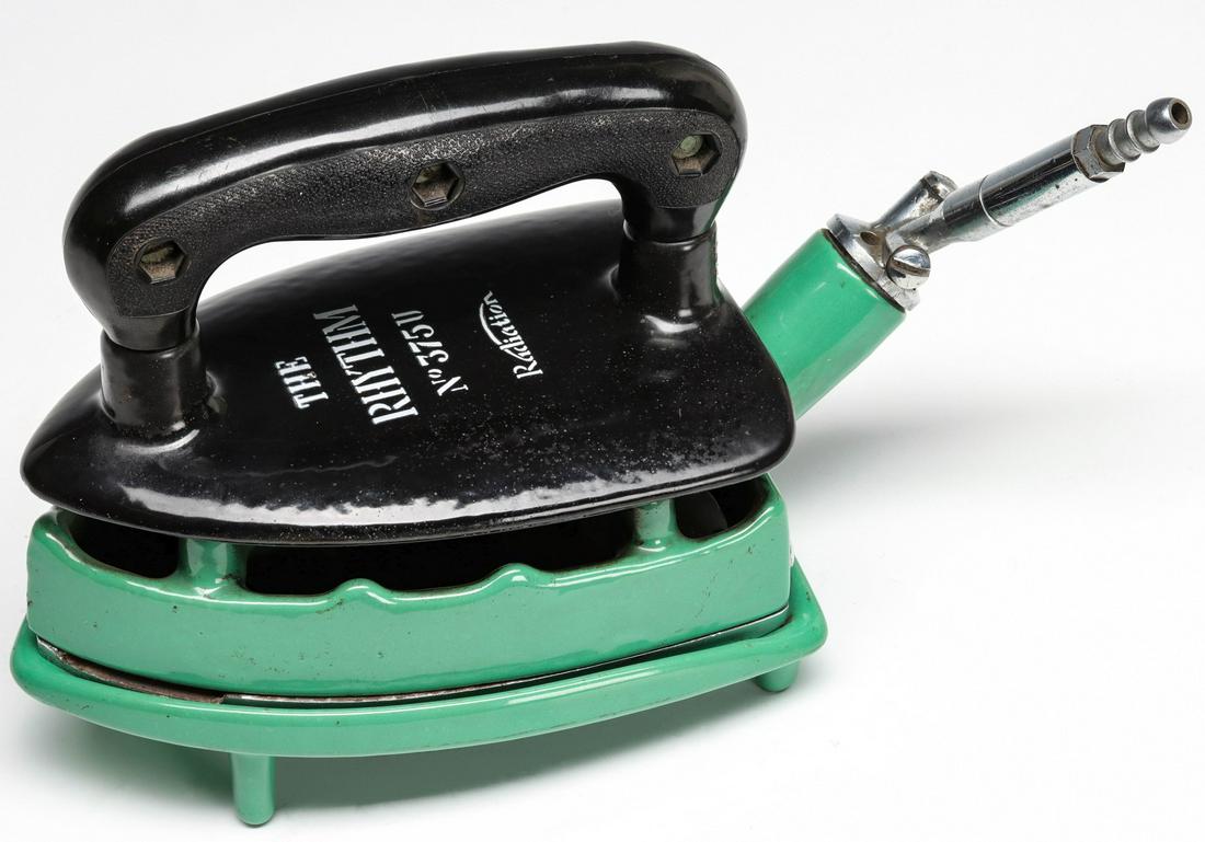 THE RYTHYM NO 375U GAS GRANITE ENAMELWARE PRESSING IRON (1 of 13)