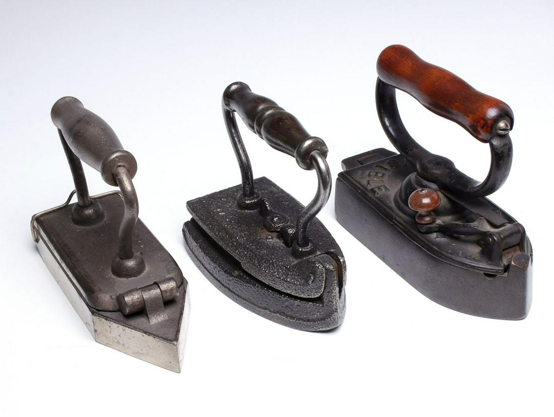 UNUSUAL 19TH C. COMBINATION FLUTING AND PRESSING IRONS (1 of 12)