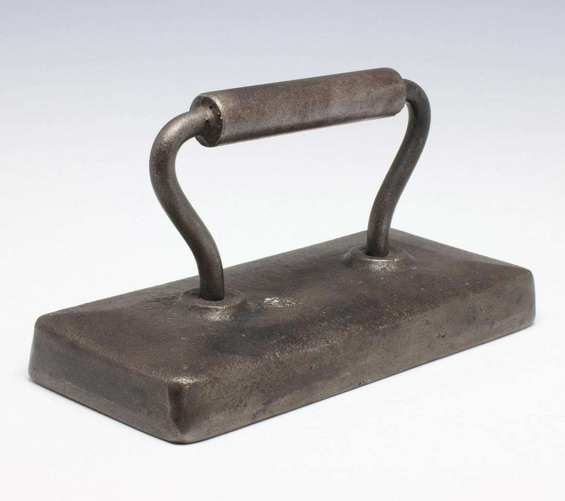 AN ANTIQUE CAST IRON BILLIARDS TABLE IRON (1 of 7)