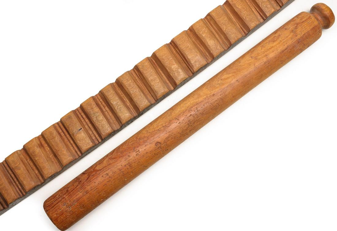 ANTIQUE CARVED WOOD MANGLE BOARD AND ROLLER (1 of 5)