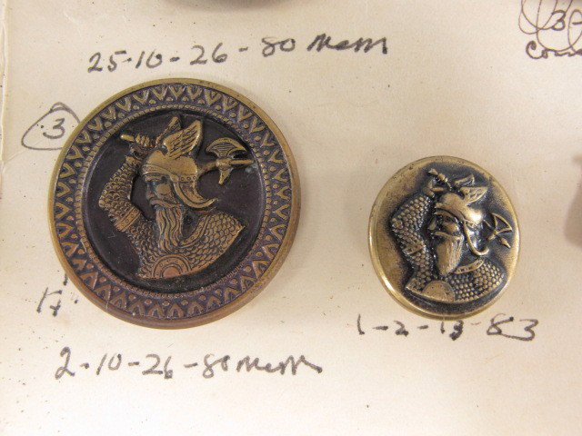 21 ANTIQUE VICTORIAN FIGURAL METAL BUTTONS: Twenty-one figural metal buttons depicting Ole Bull, Thor, Fortuna, Pegasus and more. Sizes from 2 to .75 inches.