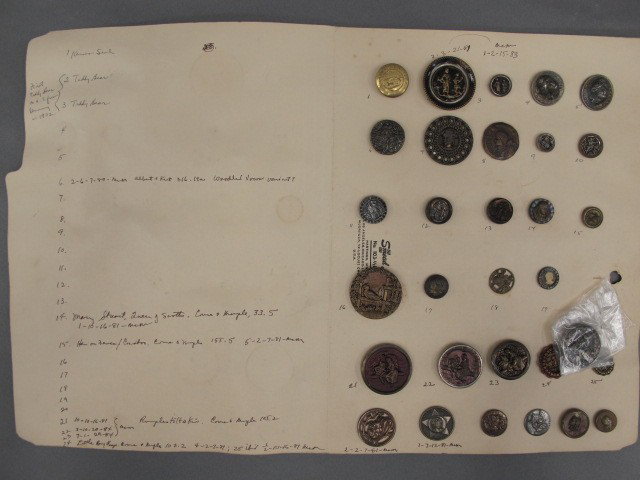 31 ANTIQUE FIGURAL METAL BUTTONS: Thirty-one figural metal buttons depicting Orphan Annie's Secret Radio Society, Mary Stewart Queen of Scots, Hen on the Fence, Rumpelstiltskin, and more. Sizes from 1.5 to .5 inches.