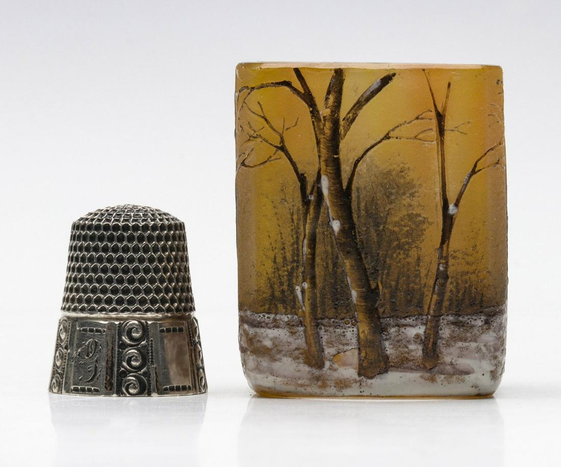 A CAMEO CUT AND ENAMEL GLASS MINIATURE VASE SIGNED DAUM (1 of 9)