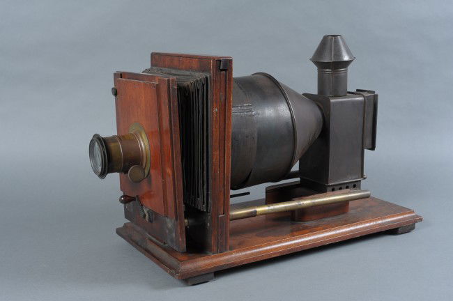 19TH CENTURY LARGE MAGIC LANTERN PROJECTOR: Crank handle front for extending focal length. Measures 16 x 11 x 25 inches, unmarked.