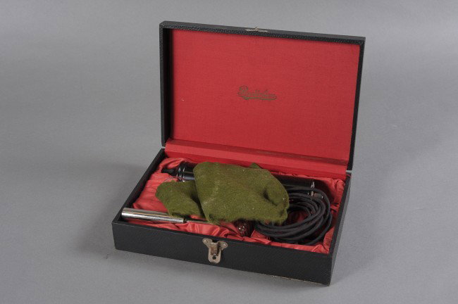 ANTIQUE GERMAN MEDICAL RADIOLUX RADIOSTAT AND CASE: Classic quack medical radiostat, 'made in Germany' tag on end of wand. Includes two electrodes and one fitting, cord and plug on wand. Case measures 3.25 x 13 x 8.5 inches.