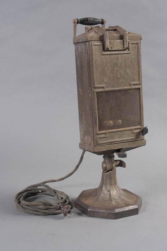AN ANTIQUE MEDICAL SUNBEAM SAFE HEALTH LAMP: Adjustable tall standing lamp on octagonal base, screen front, 'Sunbeam Safe Health Lamp Model W5' on reverse spec label, cord and plug, swivel handle. Stands approximately 21 inches.