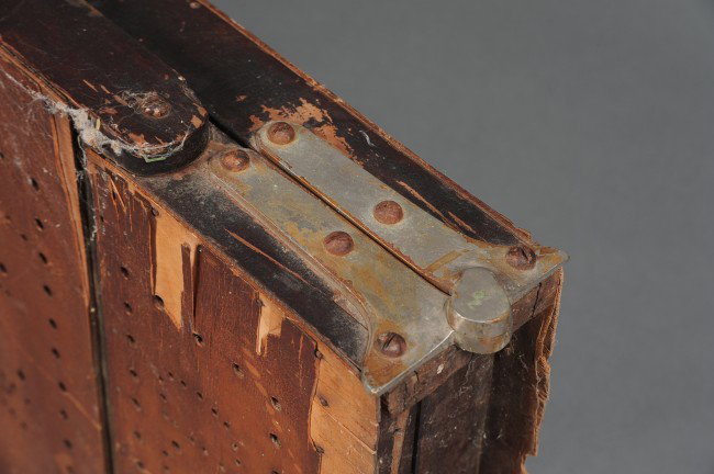 AN 1886 B.F. GLEASON EMBALMING TABLE & BOTTLES - 9