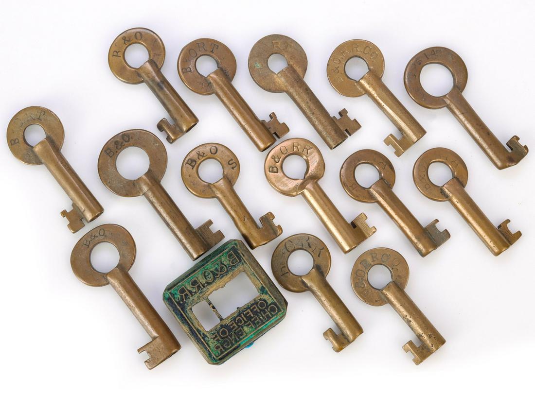 B & O RR VALIDATOR DIE AND FOURTEEN SWITCH KEYS (1 of 16)