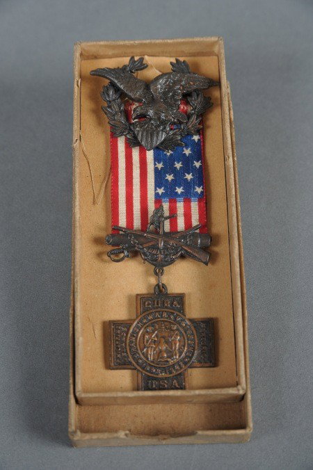 SPANISH-AMERICAN WAR MEDAL WITH ORIGINAL BOX: Die struck bronze multi-piece with eagle applied to wreath pinback brooch, number stamped 'B 38592,' over US flag ribbon, die struck anchor/crossed rifles/cannon and suspended Cuba/Porto Rico/USA/Phil