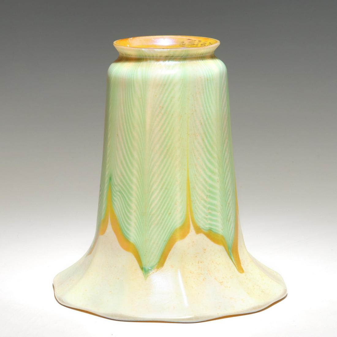 ART GLASS SHADES WITH PULLED FEATHER SIGNED QUEZAL (1 of 17)