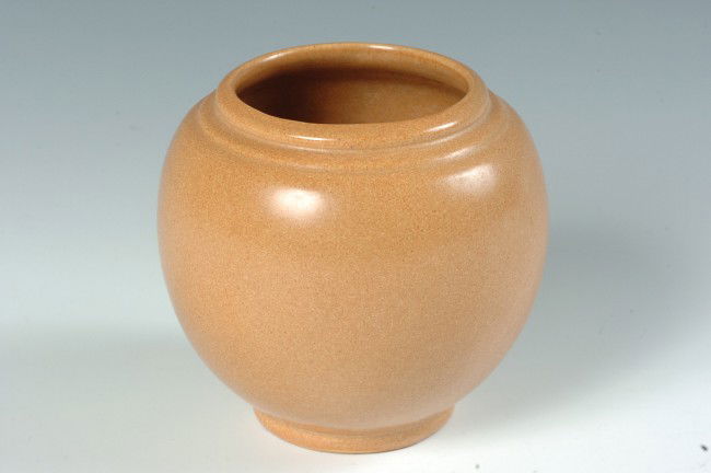 A FRANKOMA PACING LEOPARD ART POTTERY VASE: A small Frankoma vase in Ada clay and Desert Gold glaze, impressed with the early Frankoma pacing leopard or 'Cat' mark, measures 3.5 x 4 inches.
