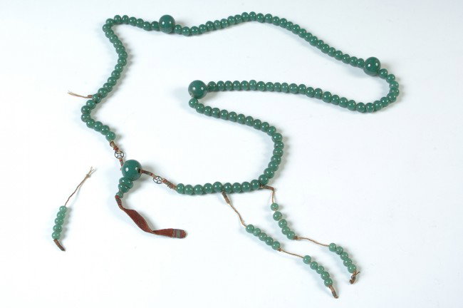 ANTIQUE CHINESE JADE BEAD NECKLACE AND BRACELETS: Measures 23 inches in closed circle, largest bead measures 7/8 inch, smallest 3/8 inch. Also two bracelets of jade, approximately 6 inches each.