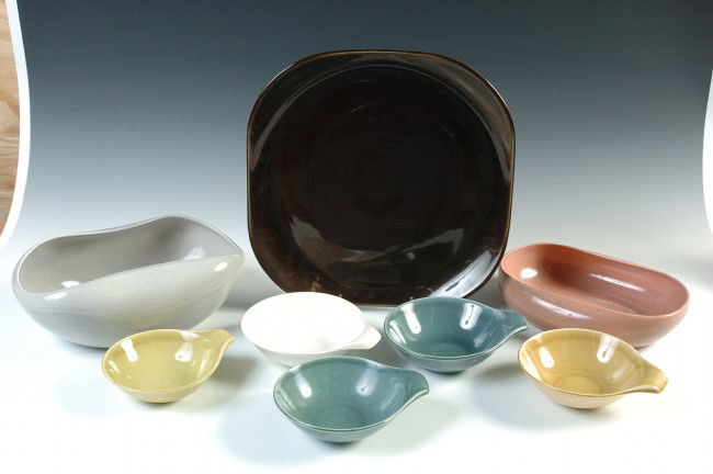 EIGHT PIECES OF RUSSEL WRIGHT CHINA: Includes five handled bowls, four measure approximately 2 x 6.75 x 5.75 inches, one 2 x 6 x 5.5 inches. A grey curled-edge bowl, 4.25 x 11.5 x 8 inches; a peach colored curled edge bowl, 2.5 x 7 x 10