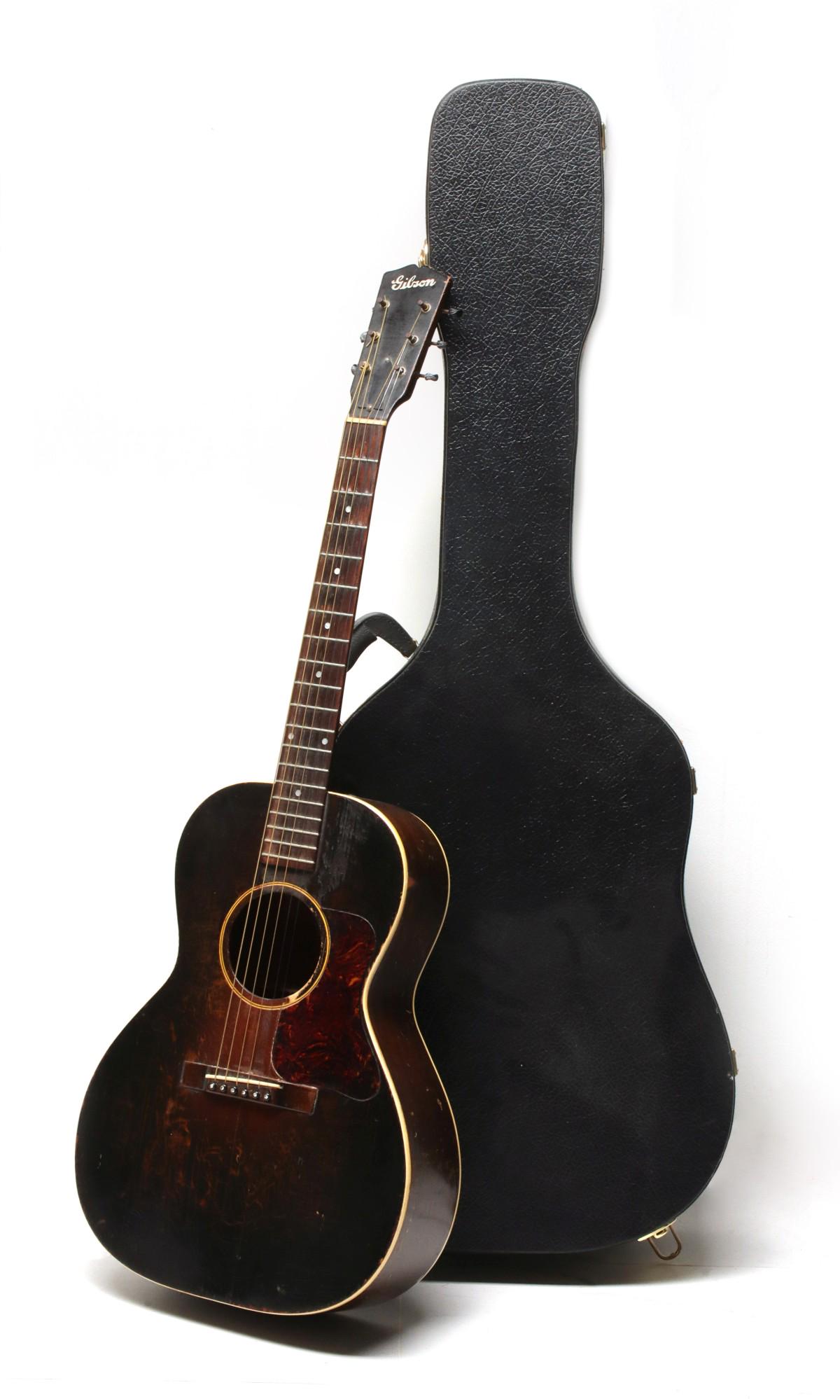 A GIBSON ACOUSTIC GUITAR (1 of 19)