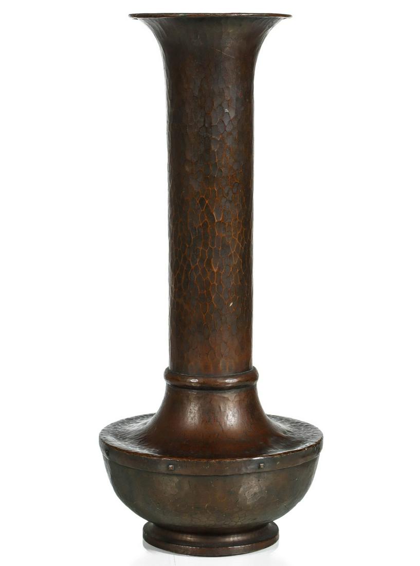 A ROYCROFT AMERICAN BEAUTY HAMMERED COPPER VASE (1 of 12)