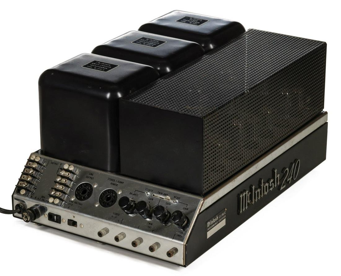 A NICE, CLEAN McINTOSH 240 TUBE AMPLIFIER CIRCA 1969 (1 of 12)