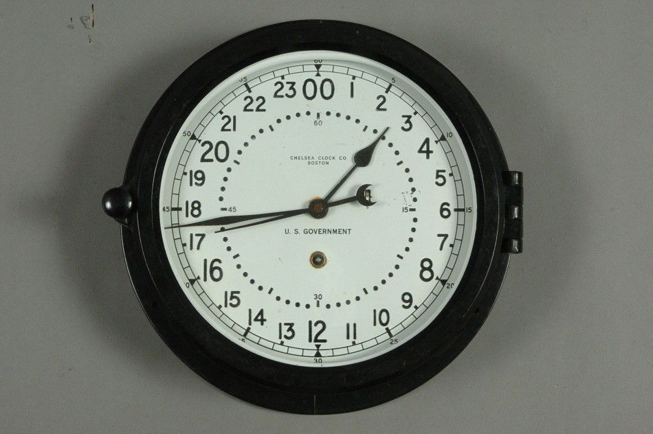 A CHELSEA 24 HOUR US GOVERNMENT CLOCK Lot 0169