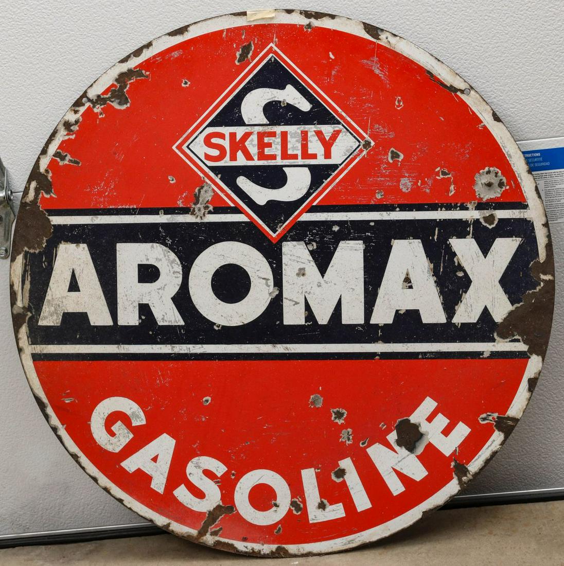 A SKELLY AROMAX DOUBLE SIDED PORCELAIN ENAMEL SIGN (1 of 12)