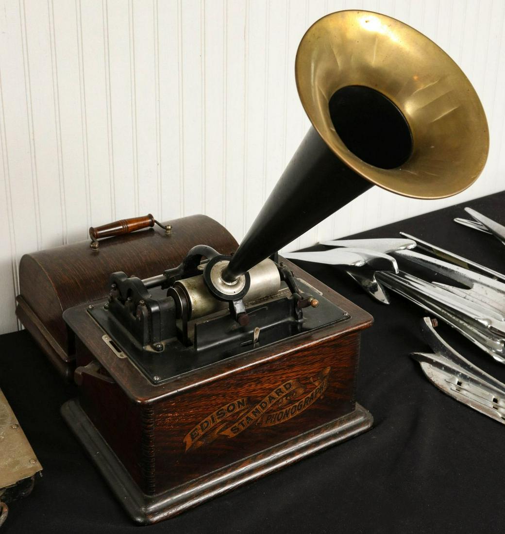 A CIRCA 1900 EDISON STANDARD CYLINDER PHONOGRAPH (1 of 9)