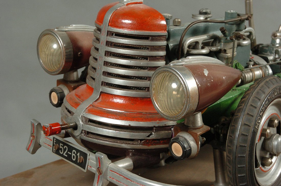 C1940 HOHM MODELLE DEMONSTRATION SCALE MODEL TRUCK W/CU: A large scale demonstration model with cutaway and exposed chassis, transmission, engine etc. Mounted on its original wood base with switches for operating the engine etc for demonstration purposes. M
