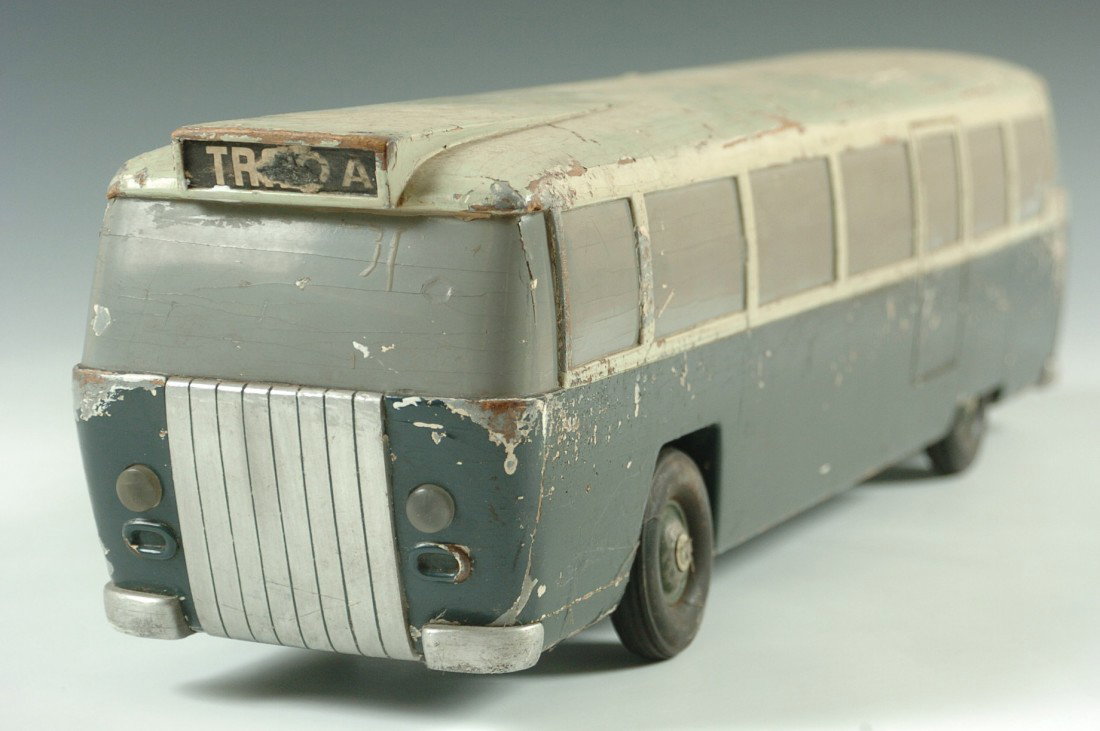 A CIRCA 1960 DESIGN MODEL, CHICAGO CITY BUS: A hand-carved wood scale model complete with aluminum bumpers and grill plus inlaid tail lights. Measures 5 x 19.5 x 4 inches.