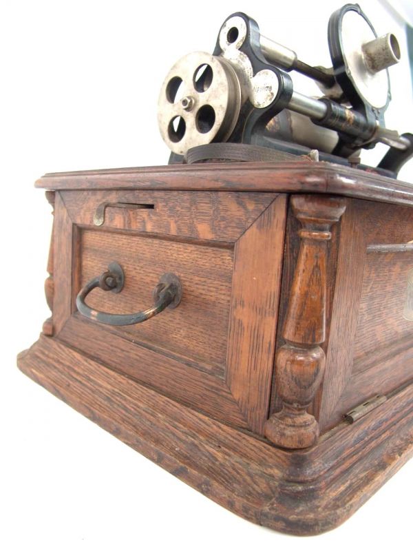 RARE COLUMBIA TYPE BC TABLETOP PHONOGRAPH IN OAK C: Sans its lid, good pin striping and decals. 16 x 18 inches, corner break in bed plate. Working condition unknown. Email for additional images or info.