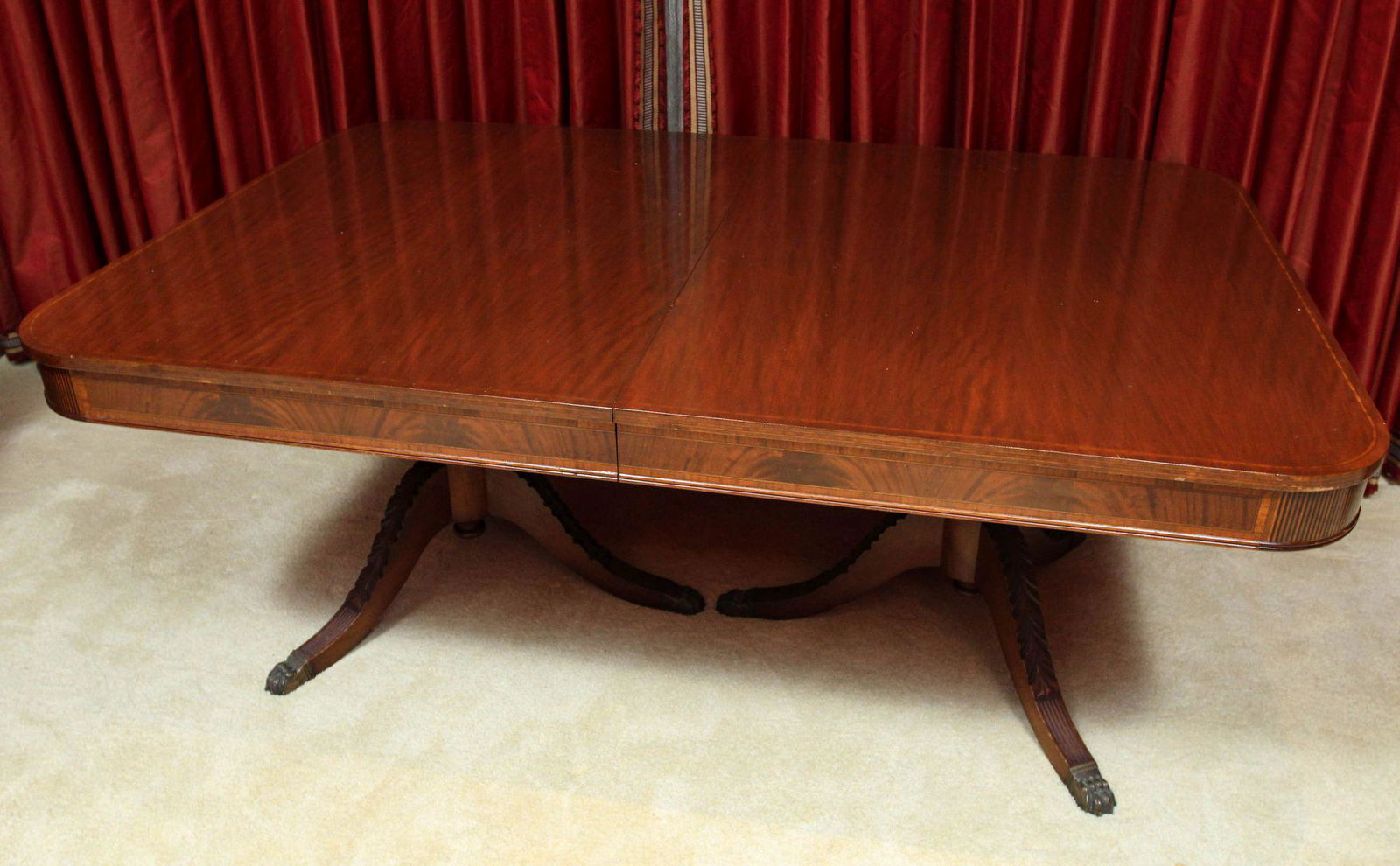 A WILLIAMS-KIMP BANDED AND INLAID DINING TABLE (1 of 6)