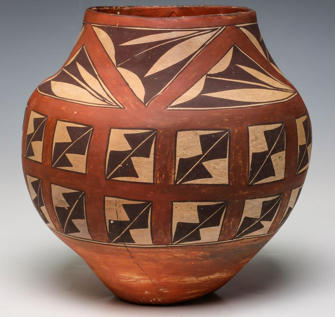 A FINE, THREE-COLOR ACOMA POTTERY OLLA CIRCA 1900 (1 of 12)