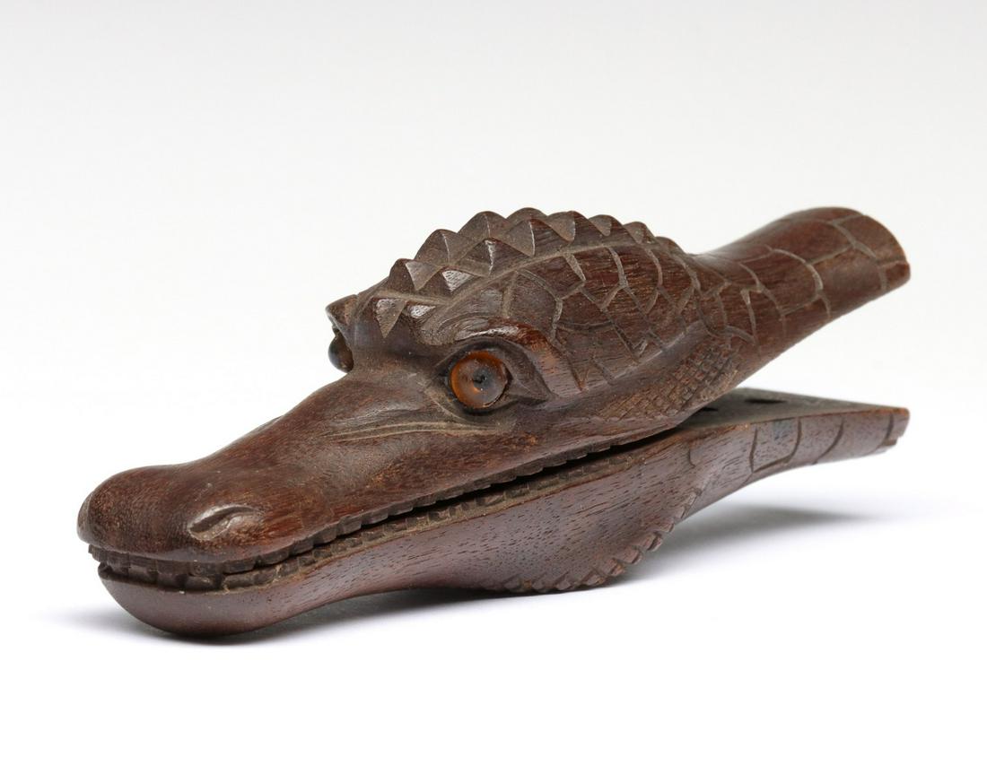 CARVED WALNUT ALLIGATOR LETTER CLIP CIRCA 1920 (1 of 12)