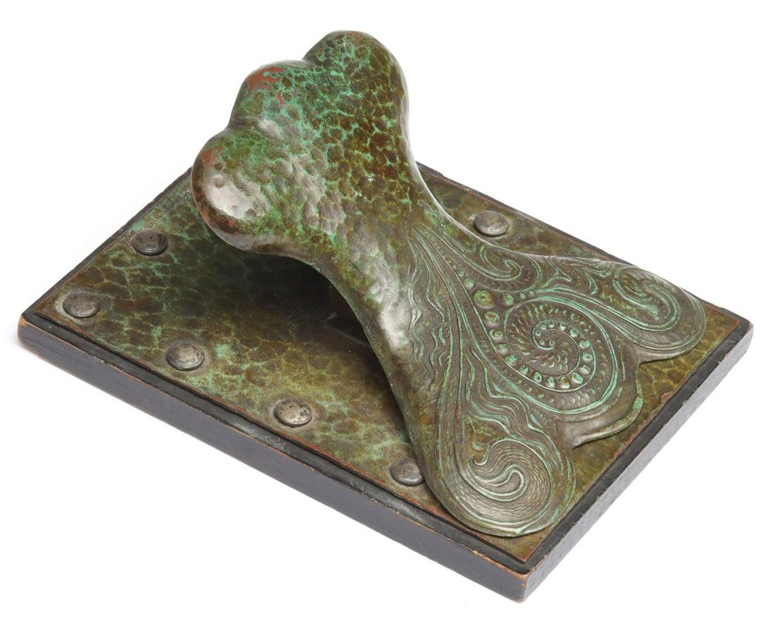 HAMMERED BRONZE ART NOUVEAU LETTER CLIP 1880-1910: Be aware that internet sales tax applies to all Internet transactions and local sales tax may apply to local pick-up transactions. We happily provide seamless in-house packing and shipping services on